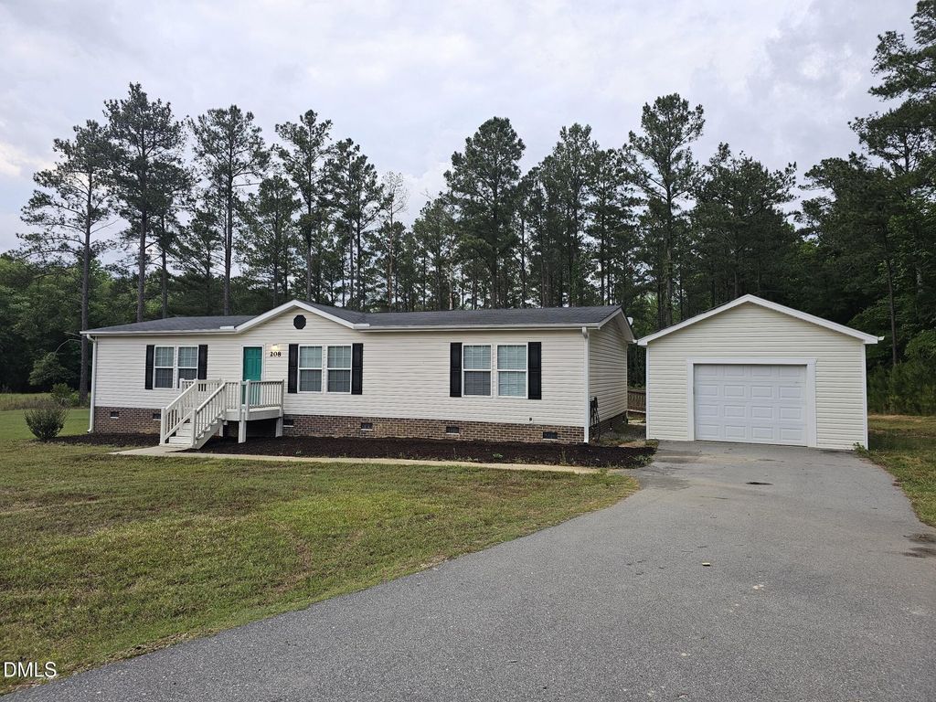 208 Loop Road, Bunnlevel, NC 28323