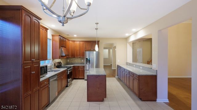 84 Patriots Way, Franklin Twp., NJ 08873