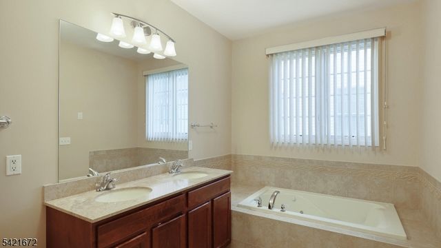 84 Patriots Way, Franklin Twp., NJ 08873