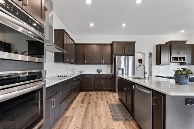 285 Redwood Drive, Van Alstyne, TX 75495