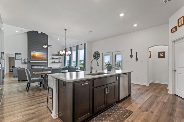 285 Redwood Drive, Van Alstyne, TX 75495