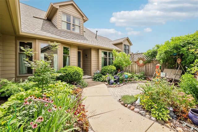 1936 Maple Circle, West Des Moines, IA 50265