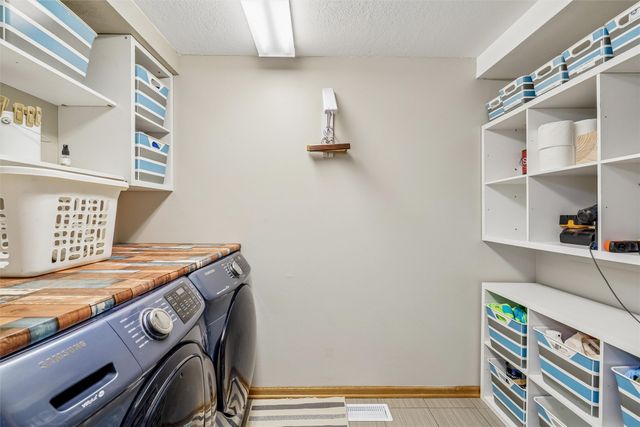 1936 Maple Circle, West Des Moines, IA 50265