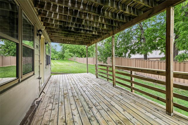 1936 Maple Circle, West Des Moines, IA 50265