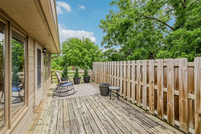 1936 Maple Circle, West Des Moines, IA 50265