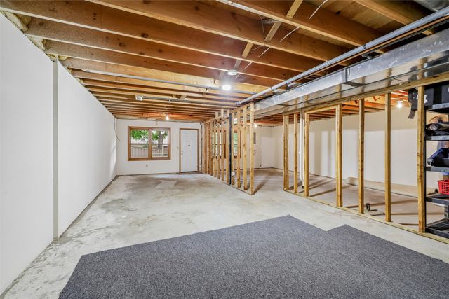1936 Maple Circle, West Des Moines, IA 50265