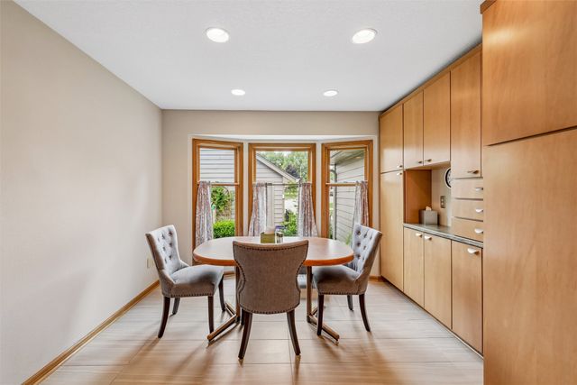 1936 Maple Circle, West Des Moines, IA 50265
