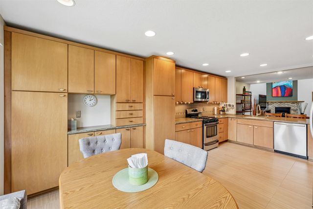 1936 Maple Circle, West Des Moines, IA 50265