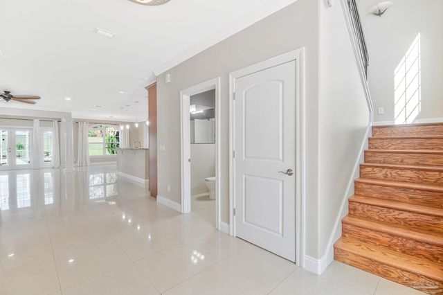 2017 Hesperia Way, Pensacola, FL 32505