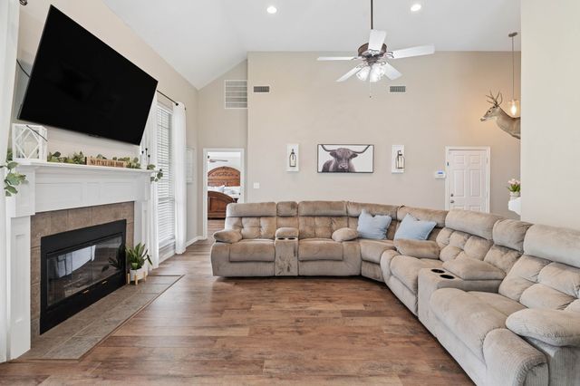 104 N Frederick Street, Ponder, TX 76259