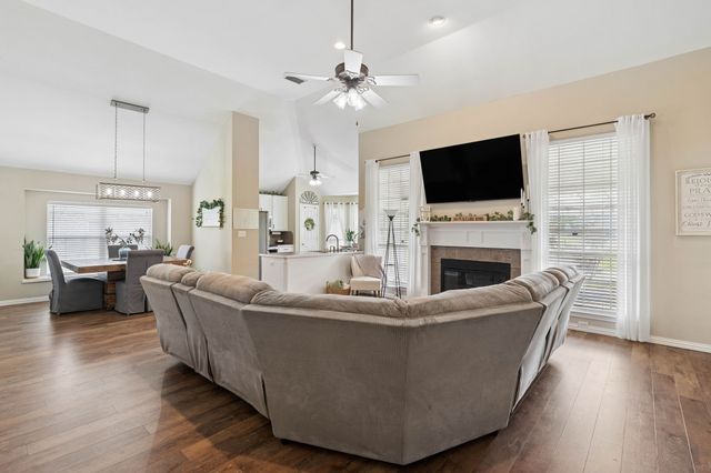 104 N Frederick Street, Ponder, TX 76259