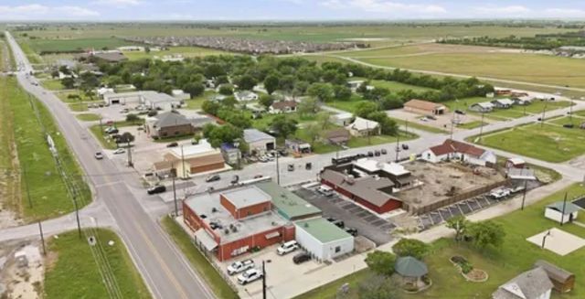 104 N Frederick Street, Ponder, TX 76259