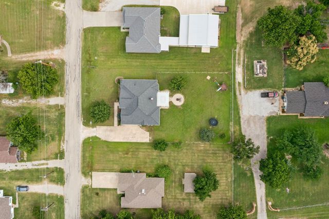 104 N Frederick Street, Ponder, TX 76259