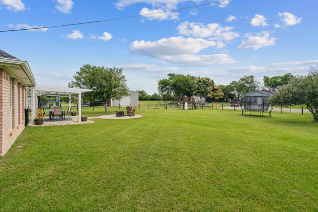 104 N Frederick Street, Ponder, TX 76259