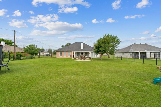 104 N Frederick Street, Ponder, TX 76259