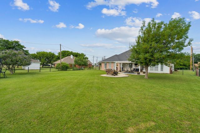 104 N Frederick Street, Ponder, TX 76259