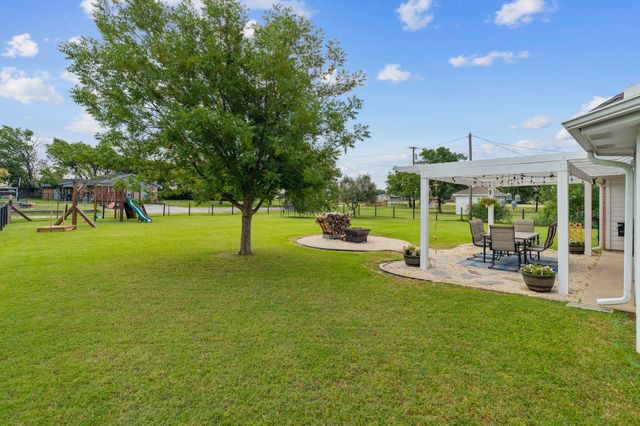 104 N Frederick Street, Ponder, TX 76259