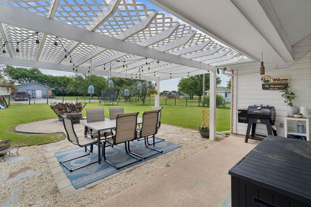 104 N Frederick Street, Ponder, TX 76259