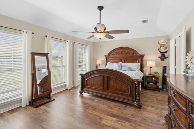104 N Frederick Street, Ponder, TX 76259