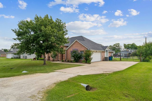 104 N Frederick Street, Ponder, TX 76259