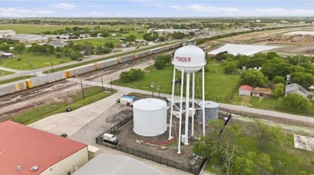 104 N Frederick Street, Ponder, TX 76259