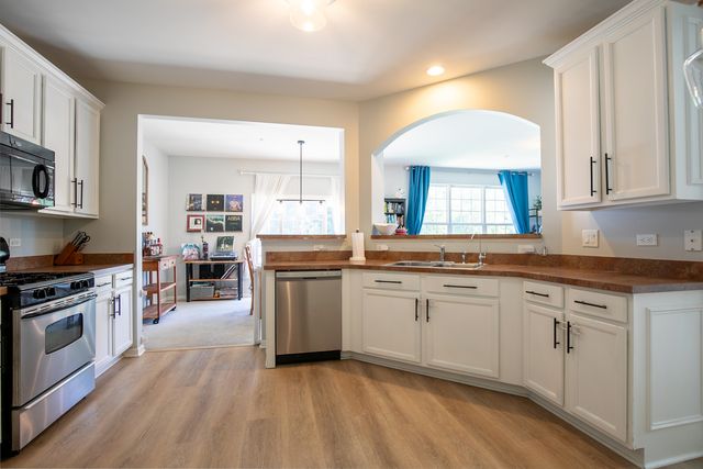 2765 CROOKER Drive, Yorkville, IL 60560