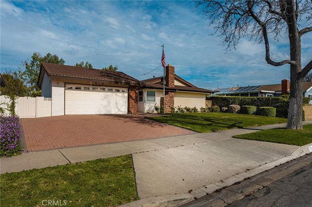 1011 E Chestnut, Orange, CA 92867