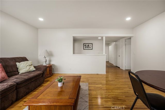 1011 E Chestnut, Orange, CA 92867