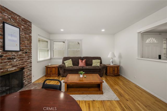 1011 E Chestnut, Orange, CA 92867