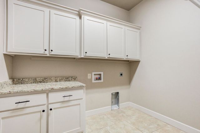 617 N 9th Street, Wolfforth, TX 79382