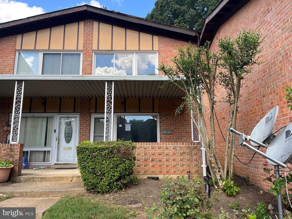 10136 FAIR WOODS DR, Fairfax, VA 22030