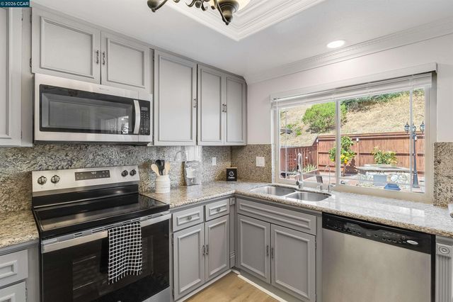 1243 Fairway Dr, Richmond, CA 94803