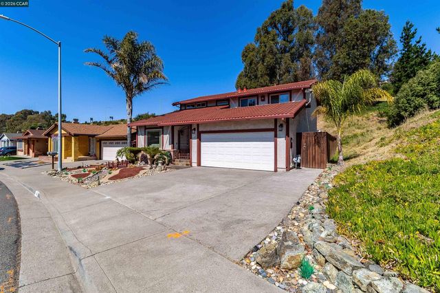 1243 Fairway Dr, Richmond, CA 94803