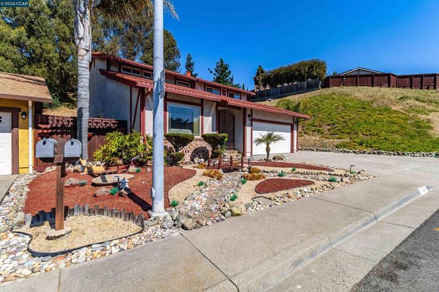 1243 Fairway Dr, Richmond, CA 94803