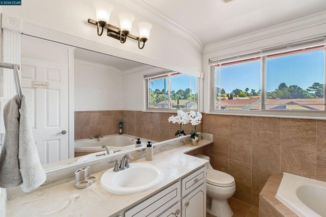 1243 Fairway Dr, Richmond, CA 94803