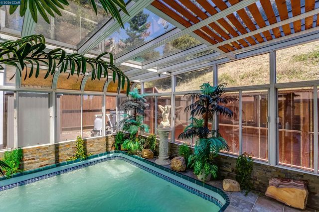 1243 Fairway Dr, Richmond, CA 94803