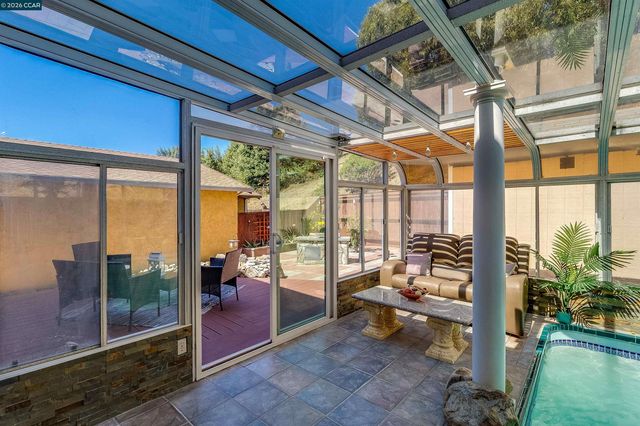 1243 Fairway Dr, Richmond, CA 94803