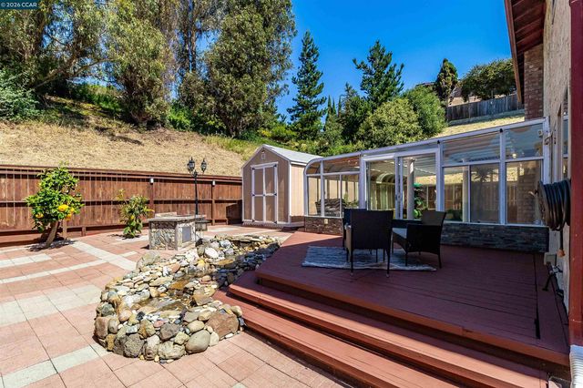 1243 Fairway Dr, Richmond, CA 94803