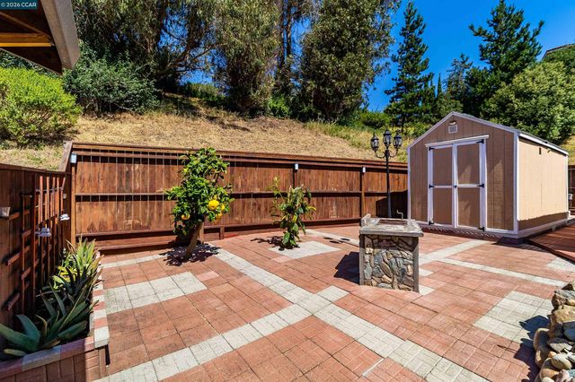 1243 Fairway Dr, Richmond, CA 94803