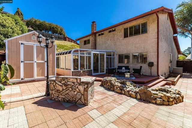 1243 Fairway Dr, Richmond, CA 94803