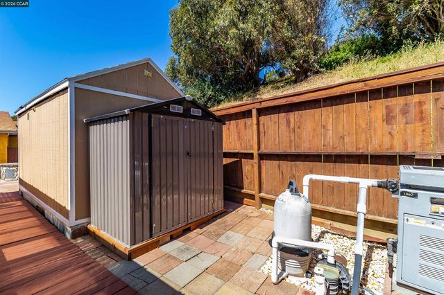 1243 Fairway Dr, Richmond, CA 94803