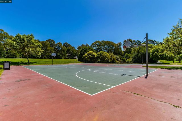 1243 Fairway Dr, Richmond, CA 94803