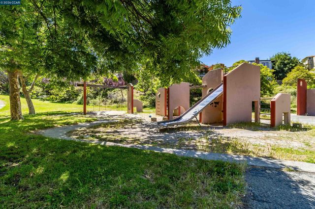 1243 Fairway Dr, Richmond, CA 94803