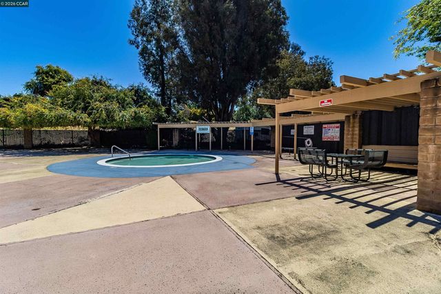 1243 Fairway Dr, Richmond, CA 94803
