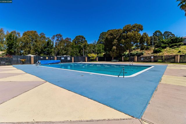 1243 Fairway Dr, Richmond, CA 94803