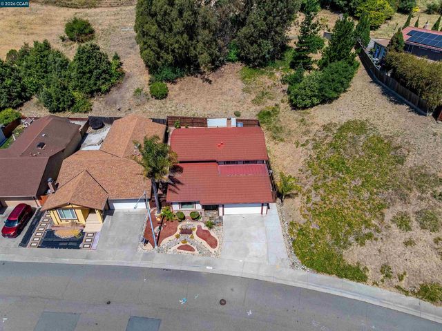 1243 Fairway Dr, Richmond, CA 94803