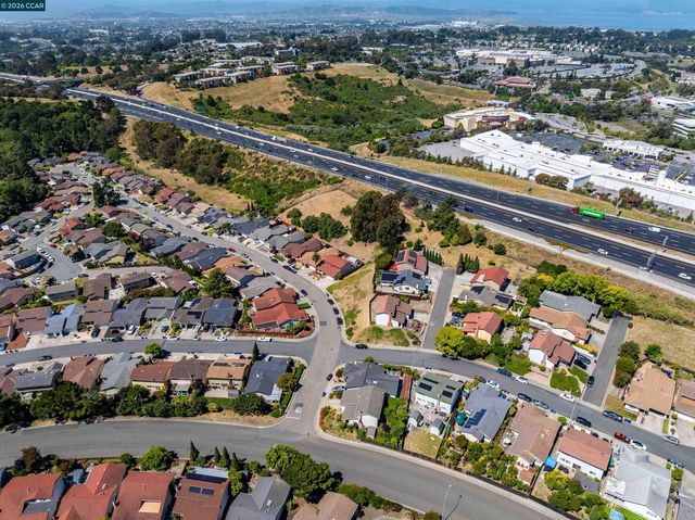 1243 Fairway Dr, Richmond, CA 94803