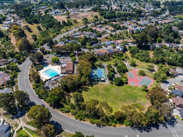1243 Fairway Dr, Richmond, CA 94803