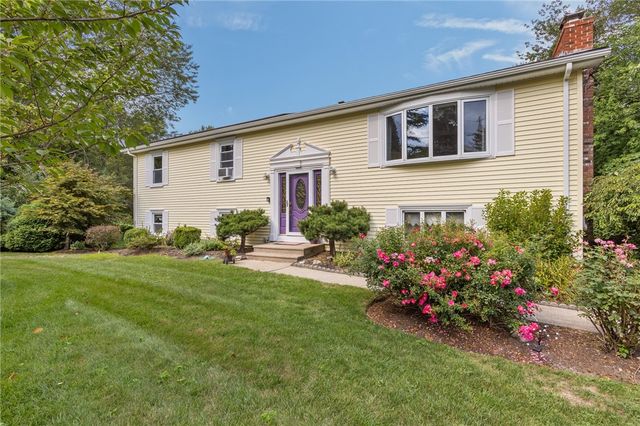 8 Eastward Drive, Lincoln, RI 02865