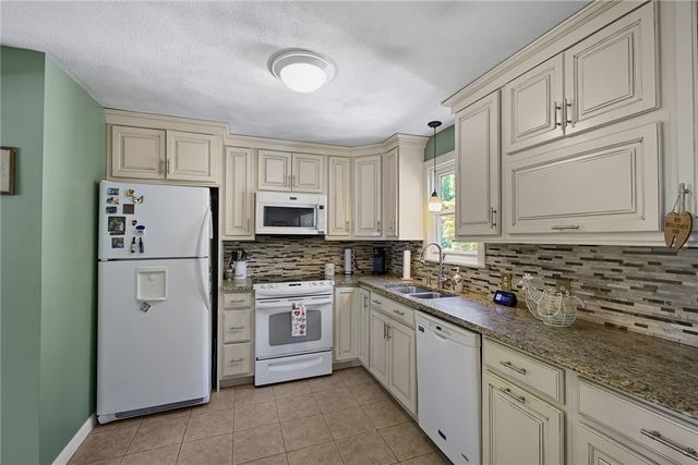8 Eastward Drive, Lincoln, RI 02865